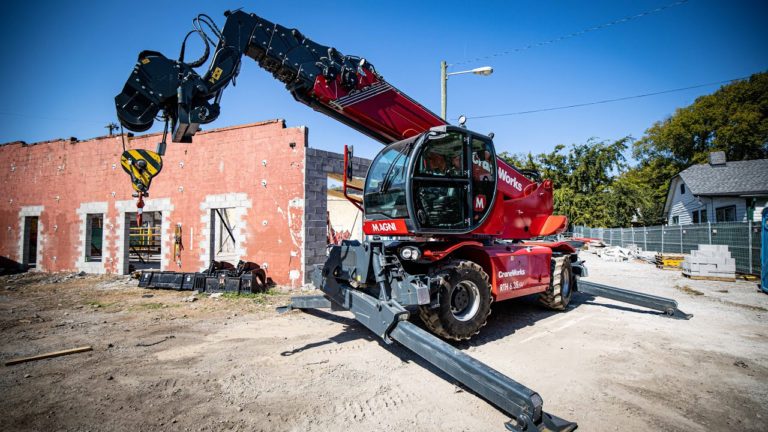 Operating A CRANE With A REMOTE CONTROL!!!