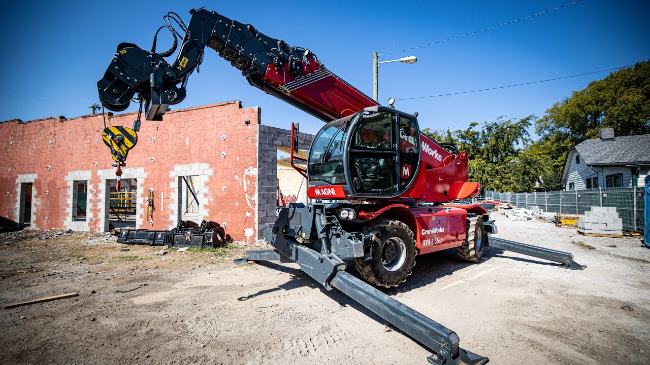 Operating A CRANE With A REMOTE CONTROL!!!