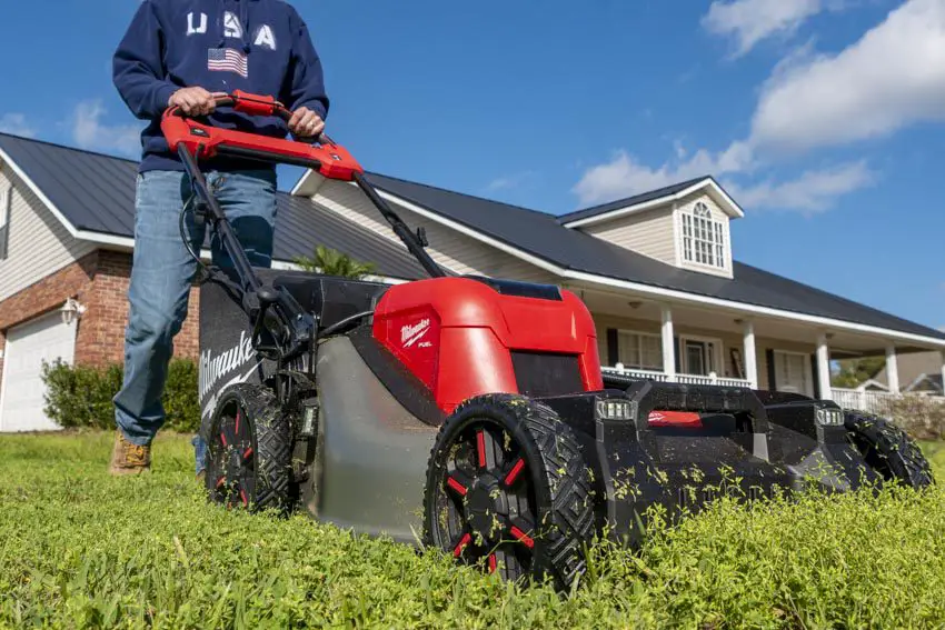 Milwaukee M18 FUEL 21-Inch Self-Propelled Lawn Mower Review