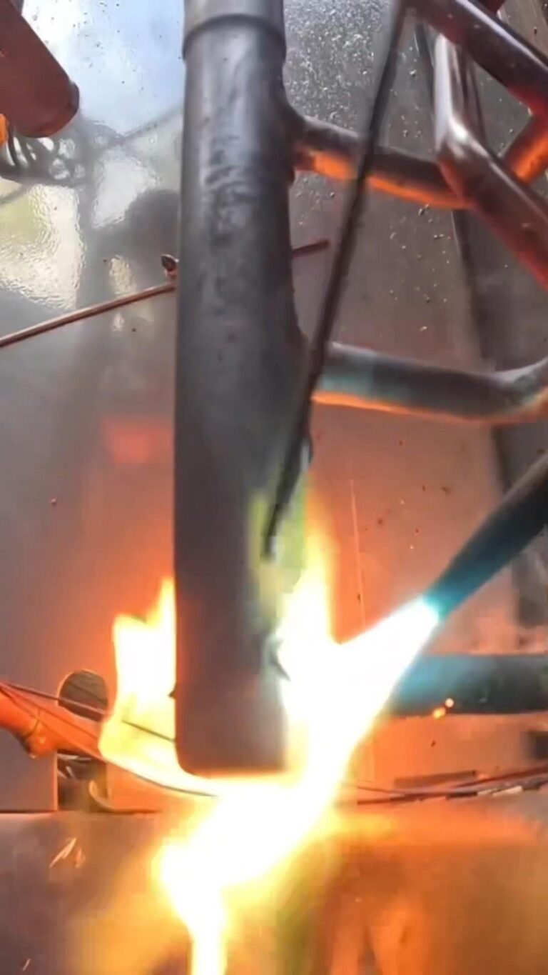 #leakrepair #hvac #hvacguy #airconditioning #hvaclife #hvactrainingvideos #hvactechnician #leak